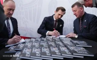 Promocja książki Katyń. Bohaterowie Ziemi Kolskiej w auli Liceum Ogólnokształcącego w Kole