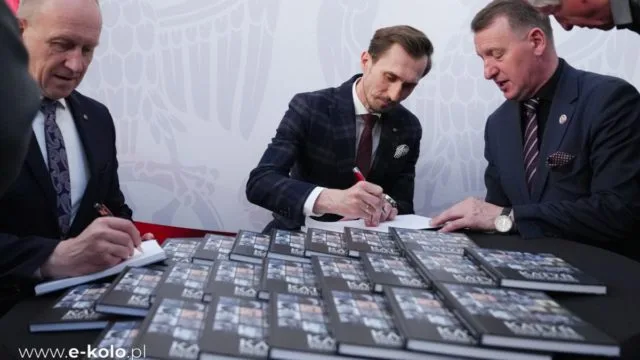 Promocja książki Katyń. Bohaterowie Ziemi Kolskiej w auli Liceum Ogólnokształcącego w Kole