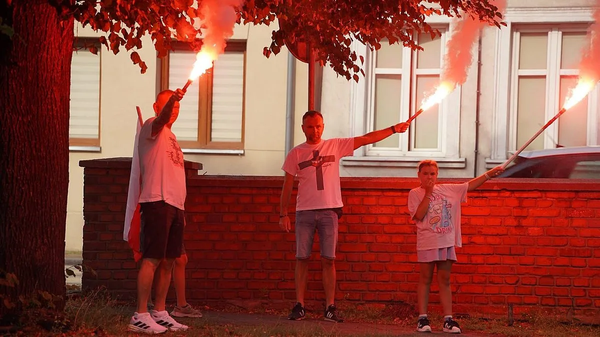 Uroczystość upamiętniająca Powstanie Warszawskie w Kole przy kościele farnym