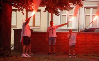 Uroczystość upamiętniająca Powstanie Warszawskie w Kole przy kościele farnym