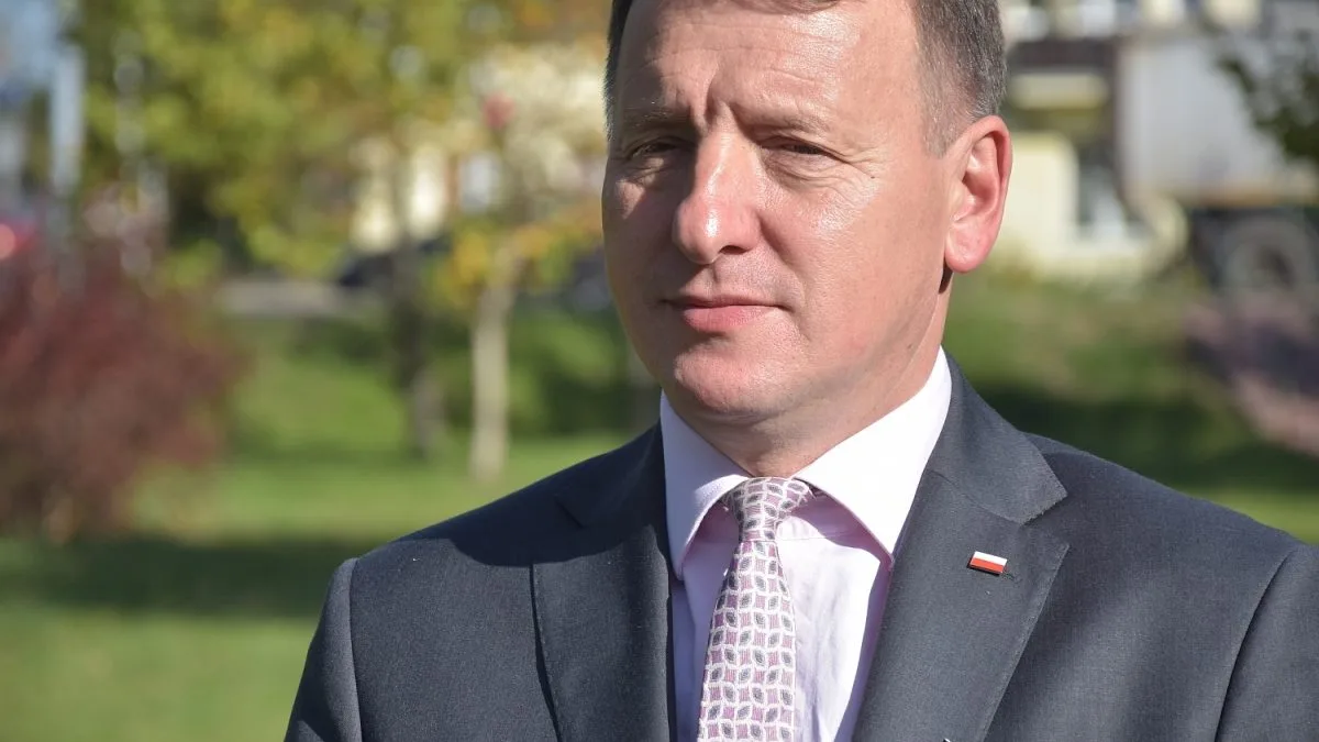 Senator Leszek Galemba podczas rozmowy o swojej politycznej przyszłości w PiS