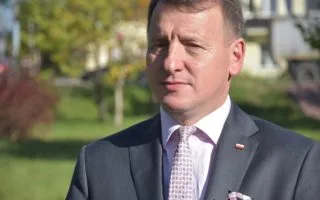 Senator Leszek Galemba podczas rozmowy o swojej politycznej przyszłości w PiS
