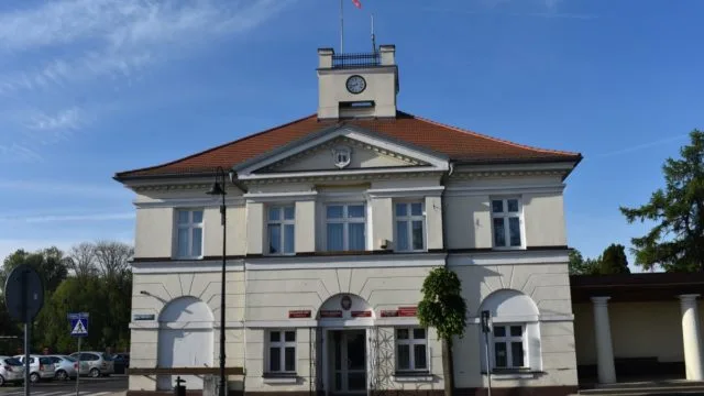 nieruchomosc w Przedczu dzialka 58 w Zarowie z budynkiem dawnej szkoly
