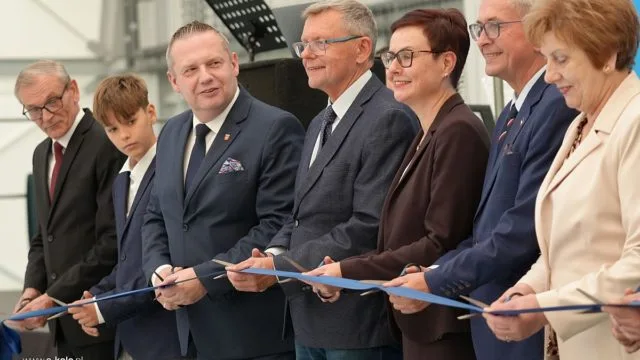 hala sportowa przy SP2 w Kole z zadaszonym boiskiem i zapleczem